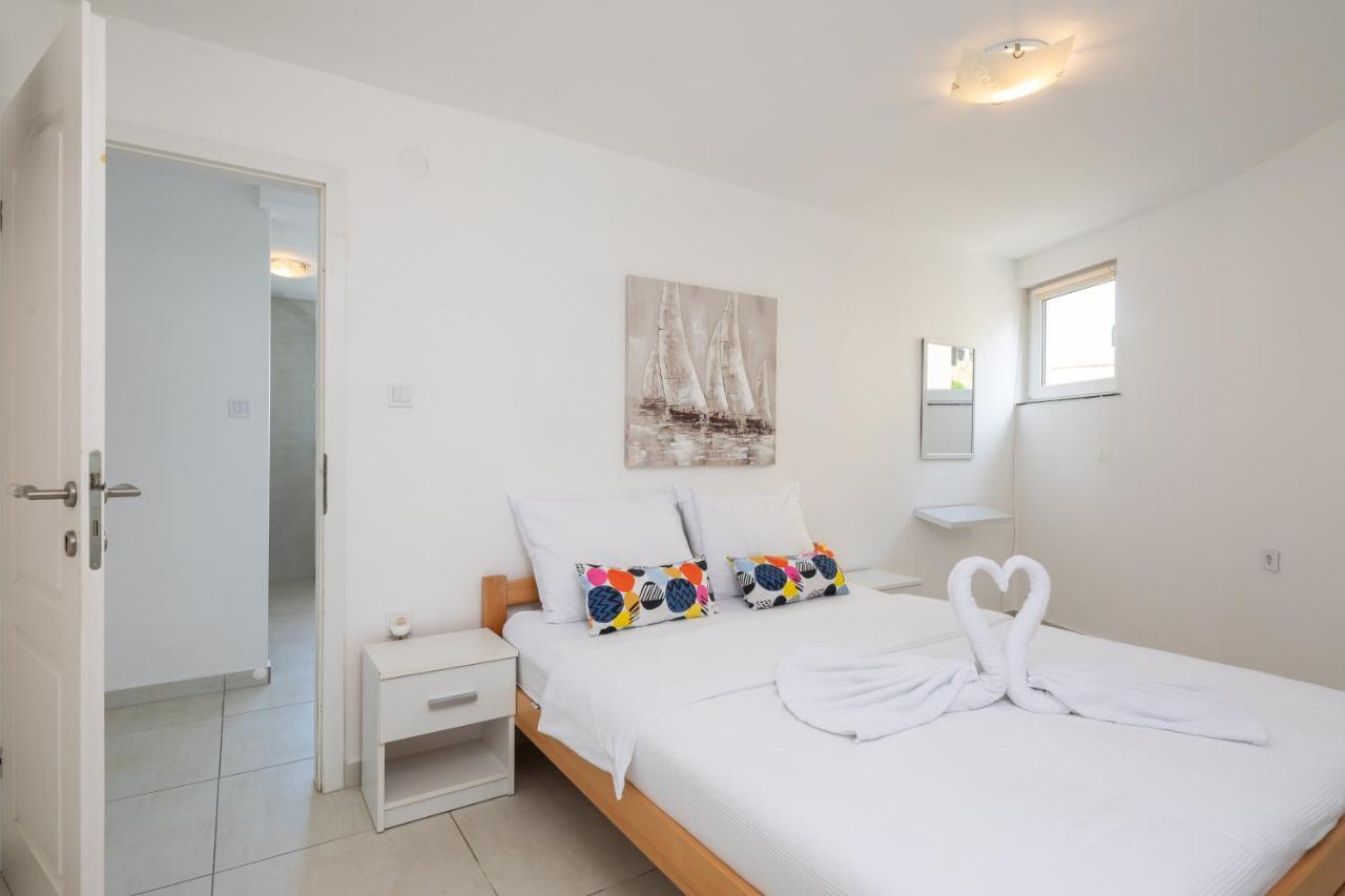 Estella Villa Apartments Rogoznica  Ngoại thất bức ảnh